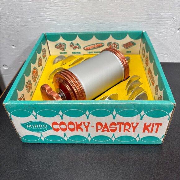 Vintage Mirro Cooky Pastry Kit M0358-22, Pastry Press Spritz 12 Disc 3 Tips - Picture 4 of 9